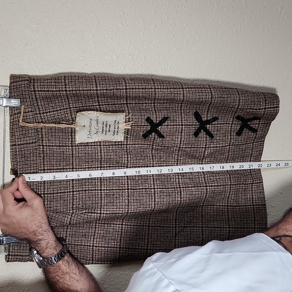 Defenitions By Gissele 100% Wool skirt - Picture 8 of 8